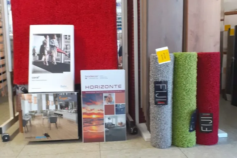 Designbeläge, Vinyl und Laminat im Laden Farben Mauz